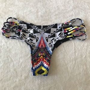 printed cheeky strappy/cut-out bikini bottoms | M